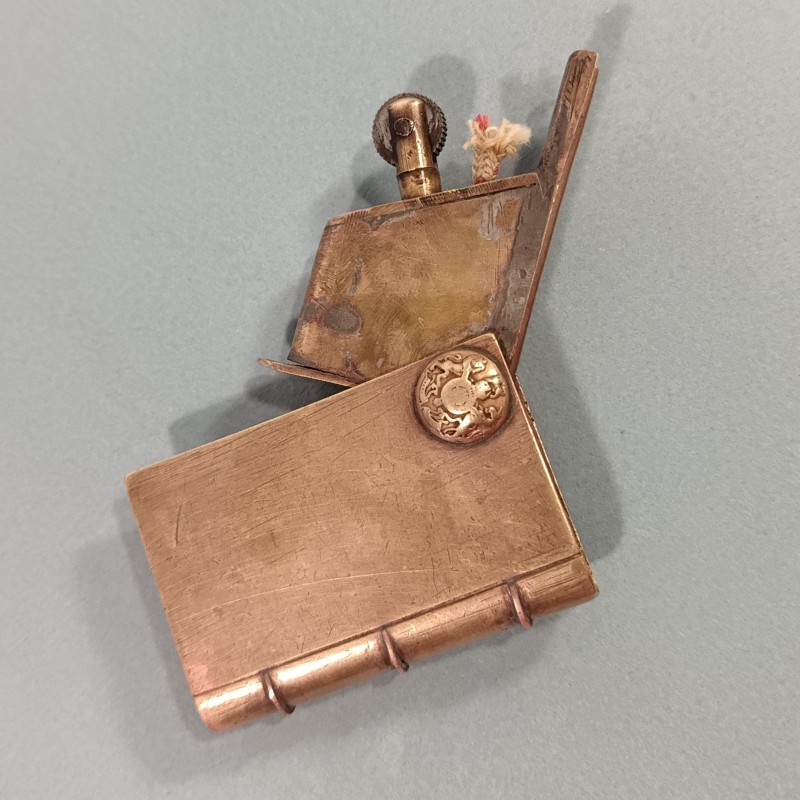 BRIQUET DE POILUS " ORIENT " PETIT LIVRE AVEC BOUTONS ANGLAIS ARTISANAT DE TRANCHEES SOUVENIR GUERRE 1914 - 1918